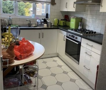 Room in a Shared Flat, Leyton Road, SW19 - Photo 5
