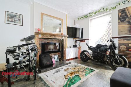 2 bedroom end of terrace house to rent - Photo 2