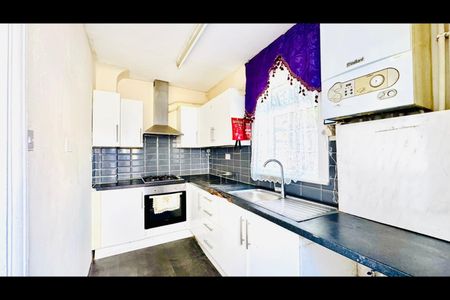 3 Bed Terraced House, De Vere Gardens, IG1 - Photo 5
