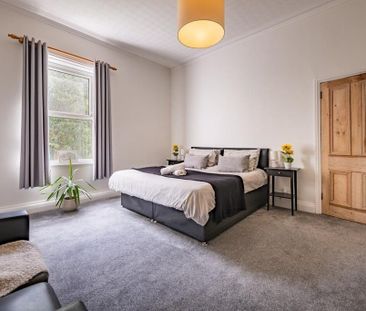 5 bedroom detached house to rent - Photo 3