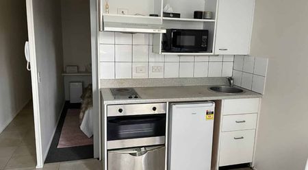 Fully furnished Harvard Apartment with Balcony! - Photo 3