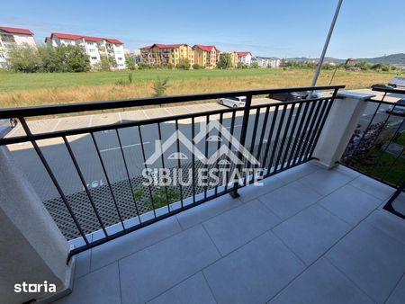 Apartament de închiriat , 2 camere decomandate, cu balcon si parcare - Fotografie 5