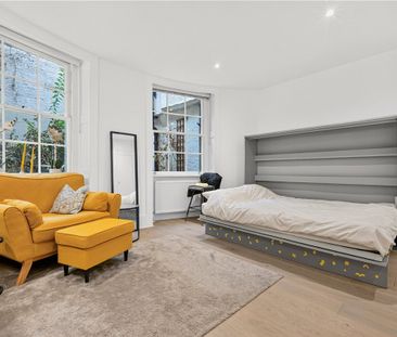 A newly refurbished studio apartment with high ceilings, ideally positioned in a period conversion just five minutes from Baker Street station and Marylebone High Street. - Photo 2