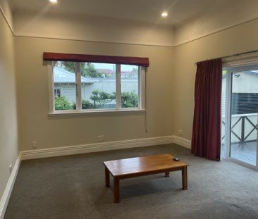 Tidy Two Bedroom - Photo 3