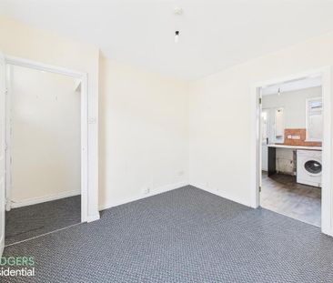 72 Kilburn Street, Belfast, BT12 6JT - Photo 2