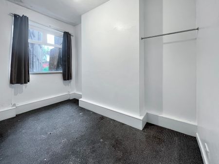 Flat 1 1 Major Road, Cardiff CF5 1PF - Photo 3