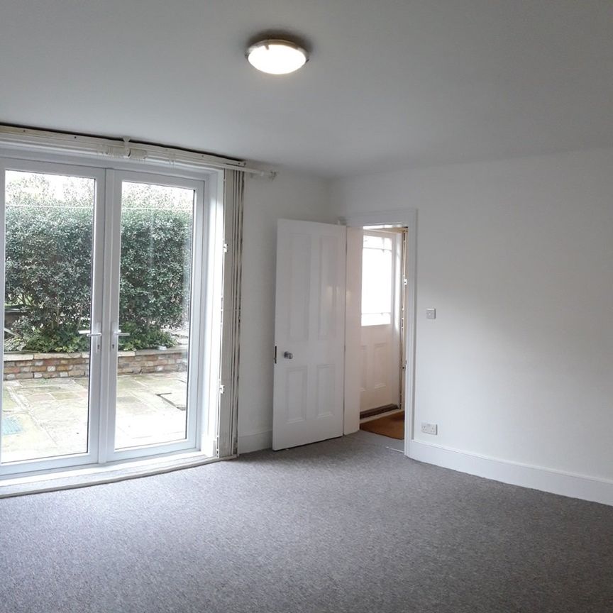 1 Bed Flat, St. Mark's Rise, E8 - Photo 1