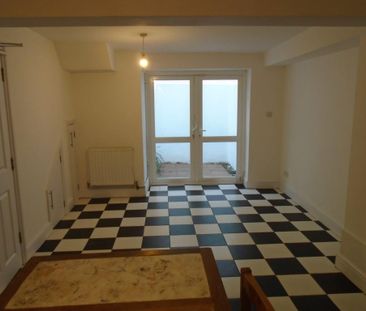 6 bedroom terraced house to rent - Photo 1