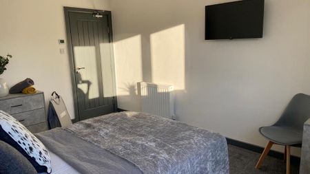 1 bedroom in a house share to rent - Photo 5