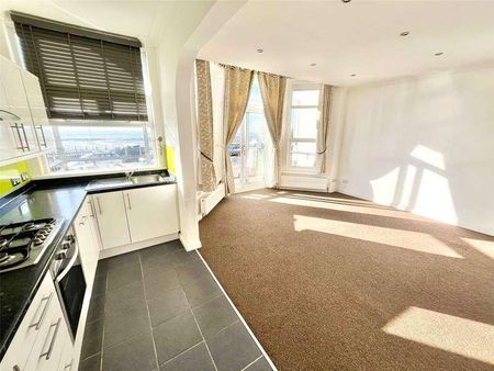 Mount Liell Court East, The Leas, Westcliff-on-sea, Essex, SS0 - Photo 2