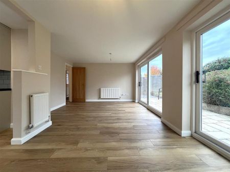 3 bedroom bungalow to rent - Photo 3