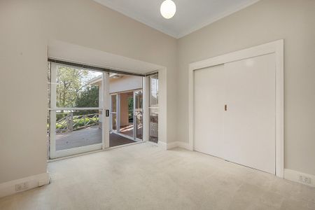 8 Chaucer Crescent, Canterbury VIC 3126 - Photo 5