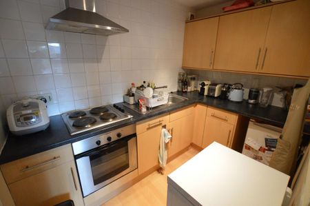 2 bedroom flat to rent - Photo 3