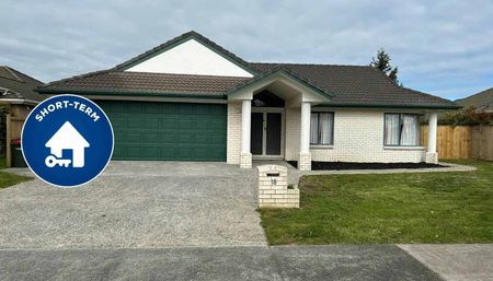 Spacious 5-Bedroom Family Home - Photo 2