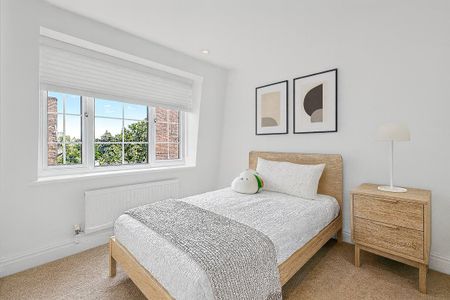 4 bedroom House to rent in The Marlowes, St Johns Wood, London, NW8 - Photo 5