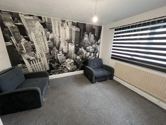 2 bedroom ground floor flat to rent - Photo 1