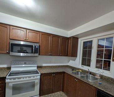 For Lease - 21 Wilkes Crescent, Toronto, Ontario - Photo 4