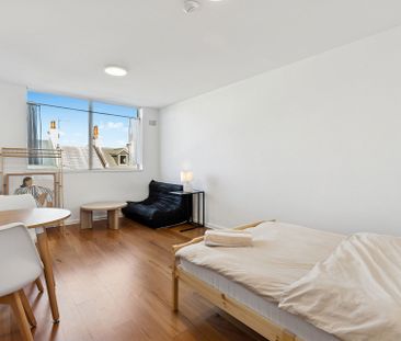 Choose from 4 modern furnished studios - Photo 3