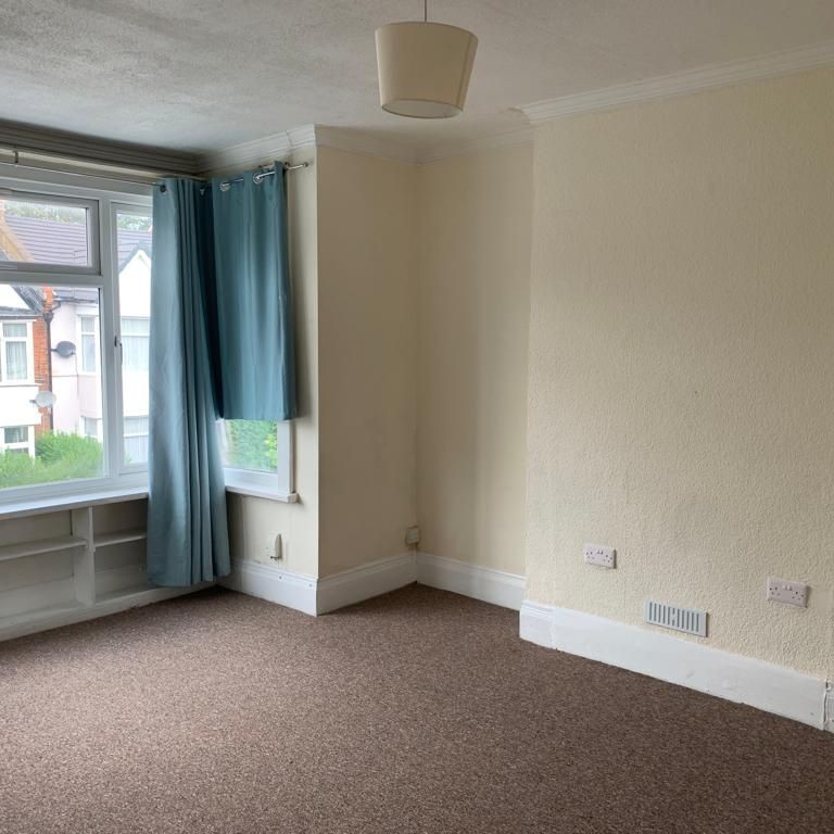 4 Bed Flat, Butler Road, HA1 - Photo 1