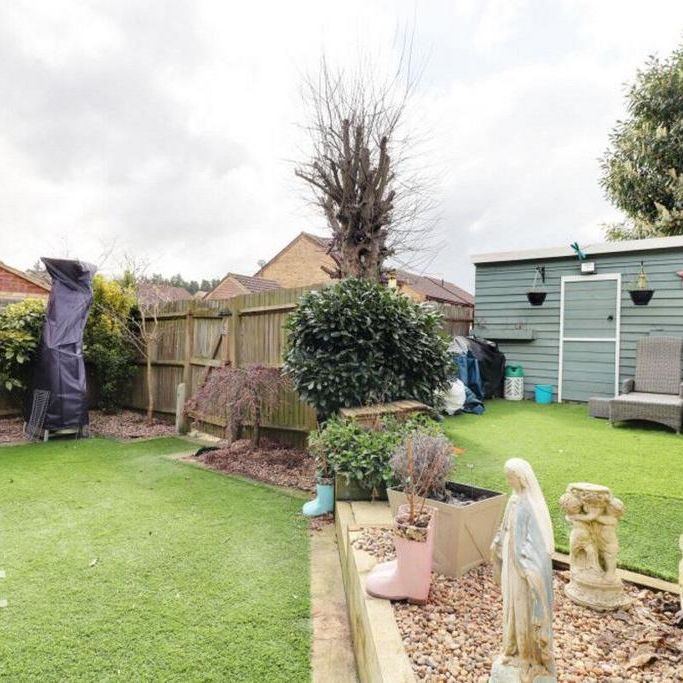 3 bedroom end of terrace house to rent - Photo 1