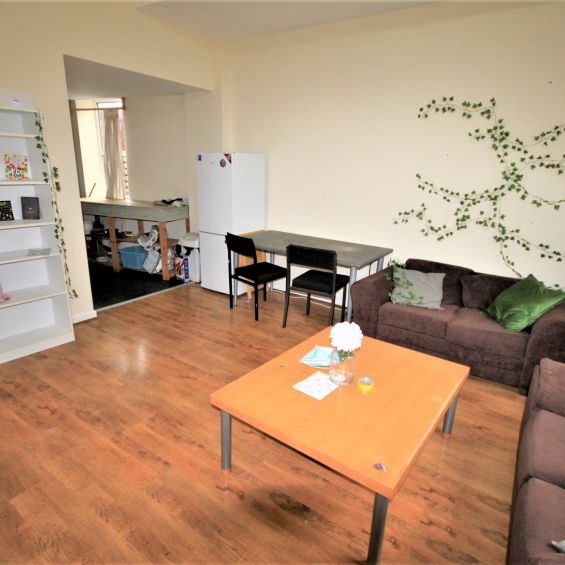 Dene House Court, Near University, LEEDS - Photo 1