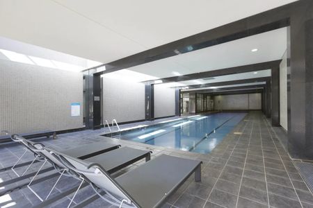 Executive One Bedroom Apartment in Watermark Plaza - Photo 2