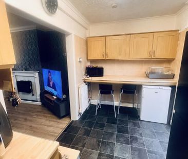 3 bedroom semi-detached house to rent - Photo 6