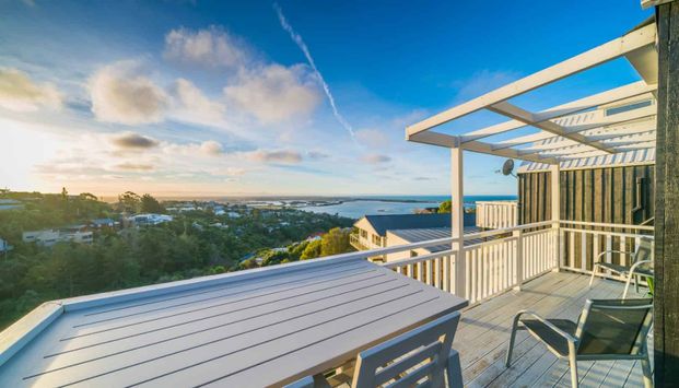 Stunning Views! Fully Furnished. - Photo 1