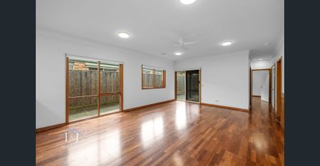 CONVENIENT LOCATION! READY FOR SOMEONE TO CALL IT HOME - Photo 5