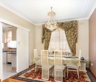 3 Bedroom Double Brick Family Home - Perfect Location - BEVERLY HILLS - Photo 2