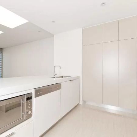 MGM MARTIN – AIR CONDITIONED TWO BEDROOM APARTMENT - Photo 3