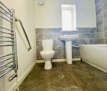 Little Close - Photo 4