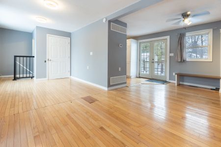 For Lease - 17 Lawrence Street, Kawartha Lakes, Ontario - Photo 2