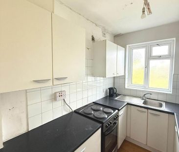 4 bedroom semi-detached house to rent - Photo 4