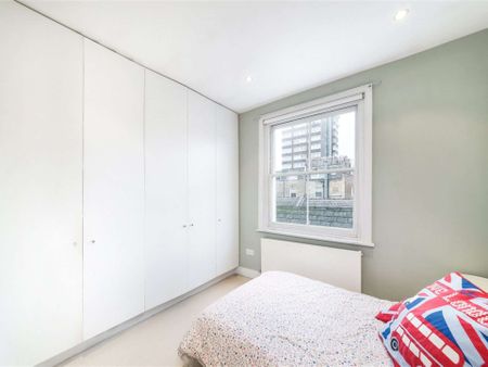 A bright and beautiful two bedroom second floor flat overlooking a communal garden. - Photo 4