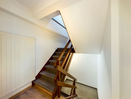 Centrally located duplex apartment with a fireplace ideal for couples, small families or shared living - Photo 2