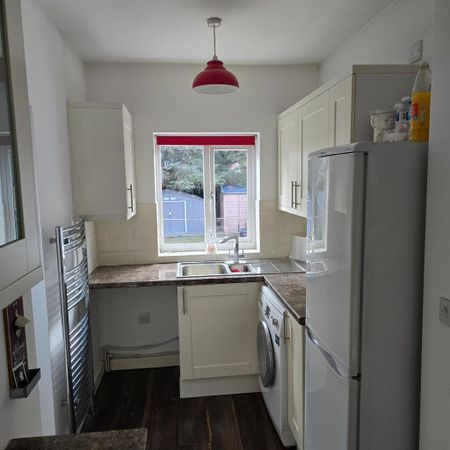 2 bedroom semi-detached house to rent - Photo 5