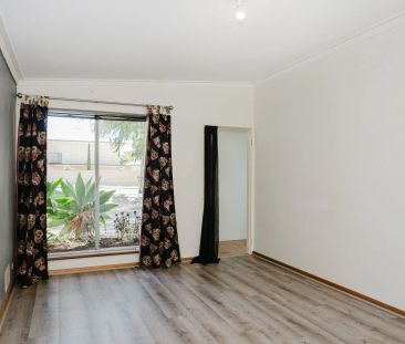 Central Mandurah 3 bed home with large yard & side access. - Photo 1