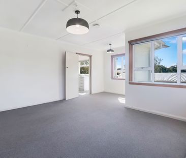 THREE BEDROOM FAMILY HOME IN WESTOWN - Photo 1