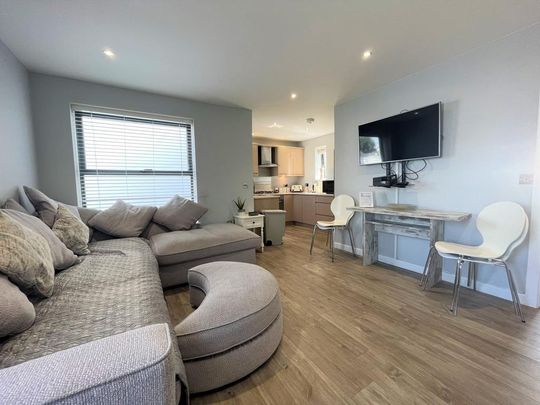 3 bedroom link detached house to rent - Photo 1