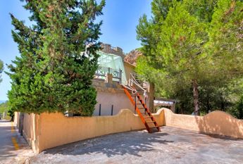 Villa for rent in Cumbre del Sol with 5 bedrooms