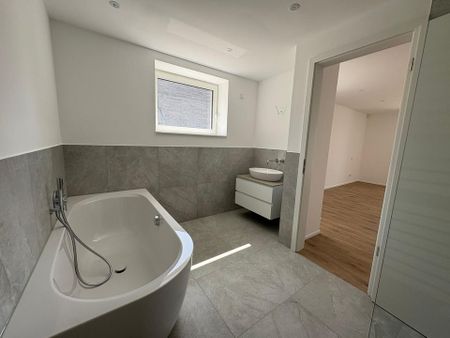 Luxuriöse 3-Zimmer-Wohnung in einmaliger Aussichtslage! - Photo 3