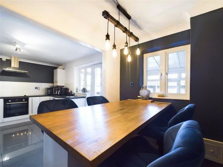 3 bedroom terraced house to rent - Photo 2