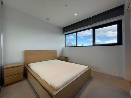 Fully Furnished Low Maintenance Apartment In Superb Position - Photo 2