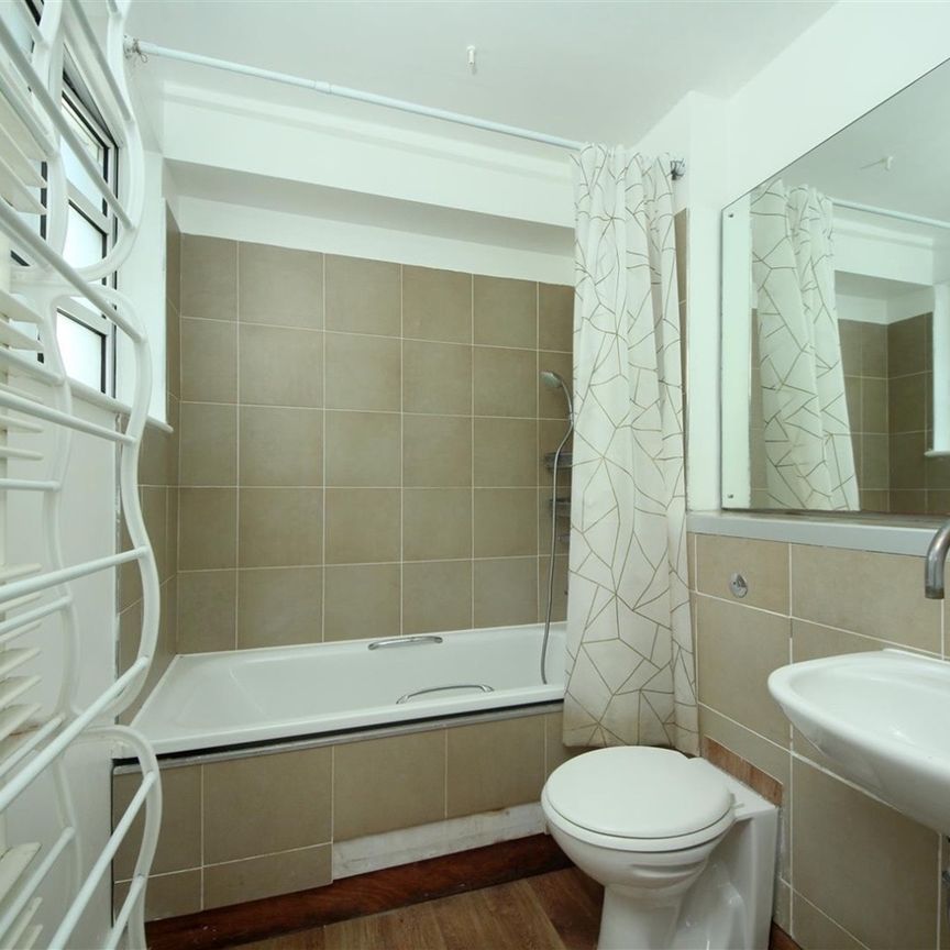 2 Bed Flat, Longfield House, W5 - Photo 1