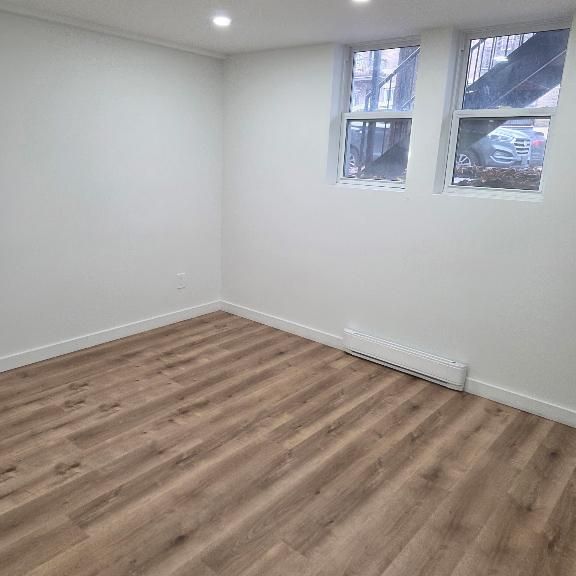 Très beau 3 1/2 à louer, entièrement rénové! À voir absolument! - Photo 1