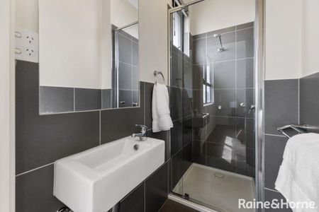 Modern Townhouse in a Quiet Glenroy Location - Photo 3