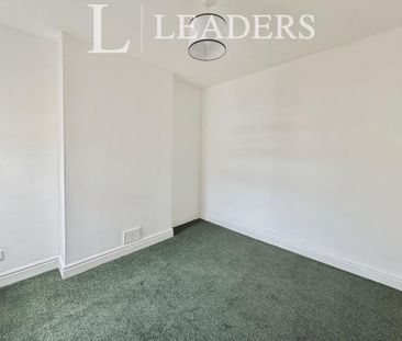 3 bedroom flat to rent - Photo 3
