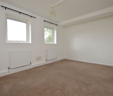 2 Bedroom Ground Floor Flat - Photo 6