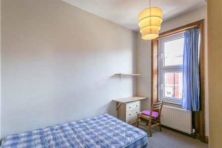 3 bedroom flat to rent - Photo 4